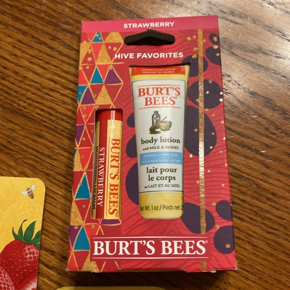 BERT'S BEES Lip Balm Lot